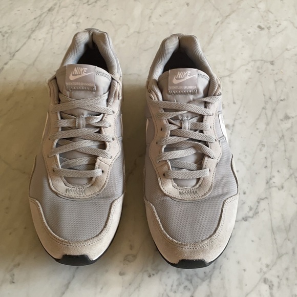 Nike Venture Runner - Men’s Size 10 - Picture 4 of 6